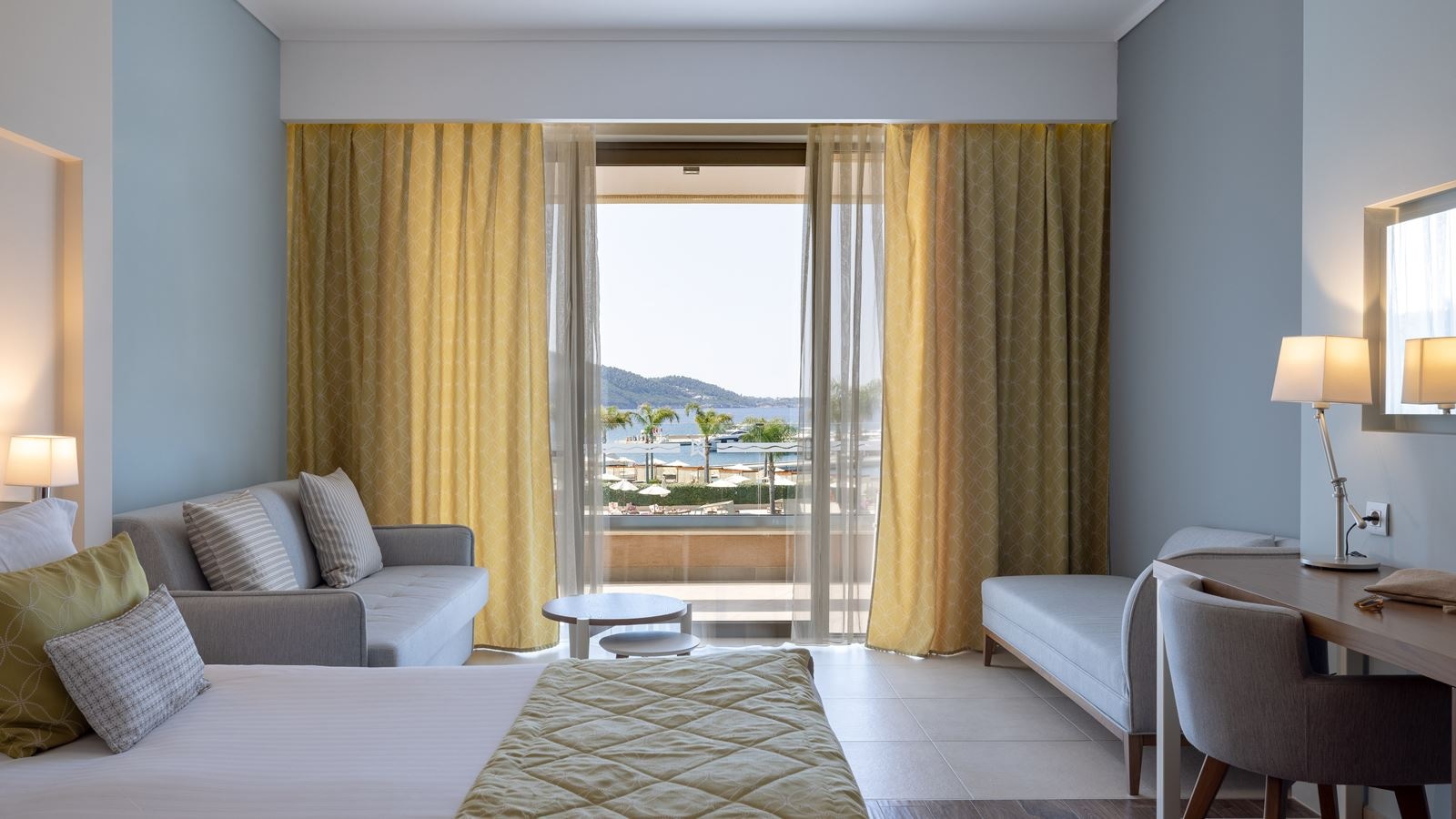 rooms-deluxe-sea-view-room