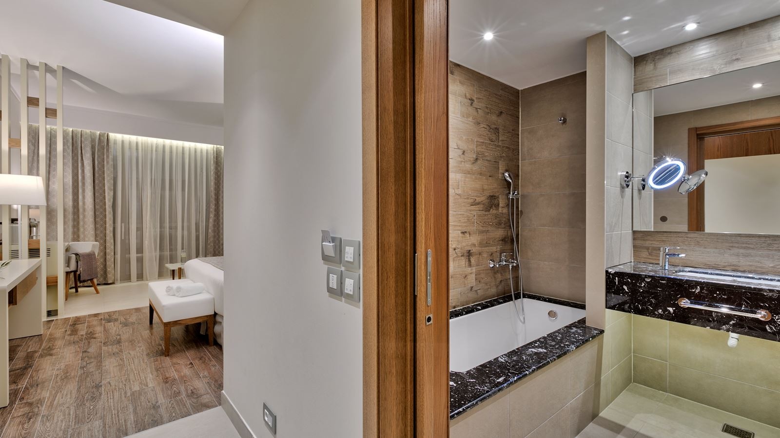 rooms-deluxe-sea-view-room