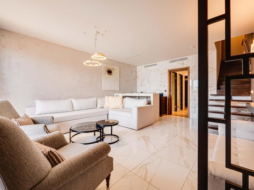 rooms-two-bedroom-duplex-suite-private-pool