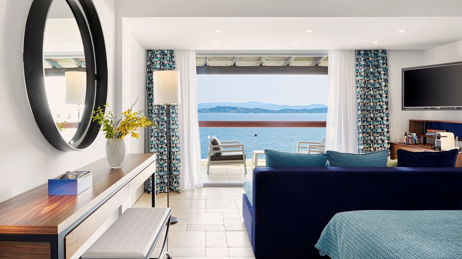 rooms-suite-executive-sea-front-balcony