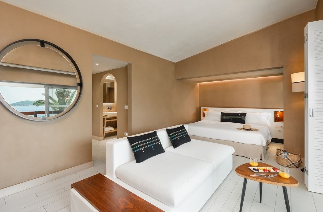 rooms-bungalow-sea-view-balcony