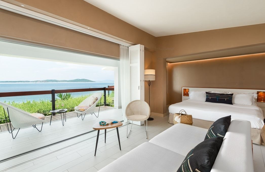 rooms-bungalow-sea-front-balcony