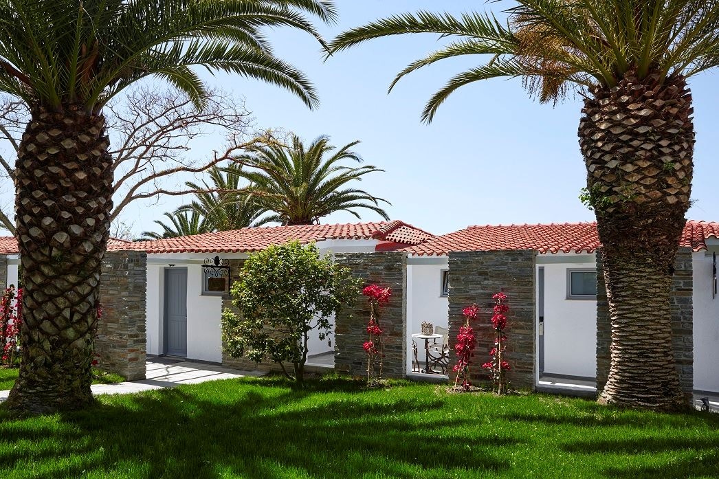 rooms-bungalow-garden-view-balcony