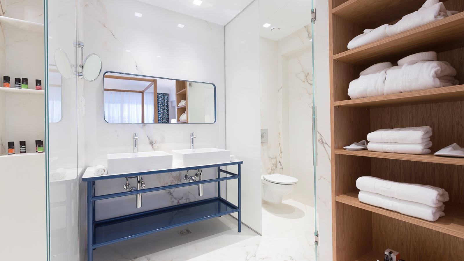 rooms-suite-2-bedrooms-sea-view-balcony