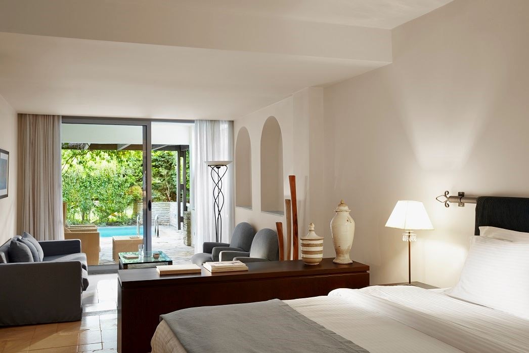 rooms-suite-2-bedrooms-garden-view-private-pool-terrace