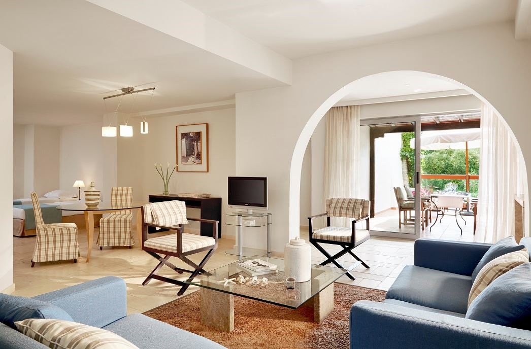 rooms-suite-2-bedrooms-garden-view-private-pool-terrace