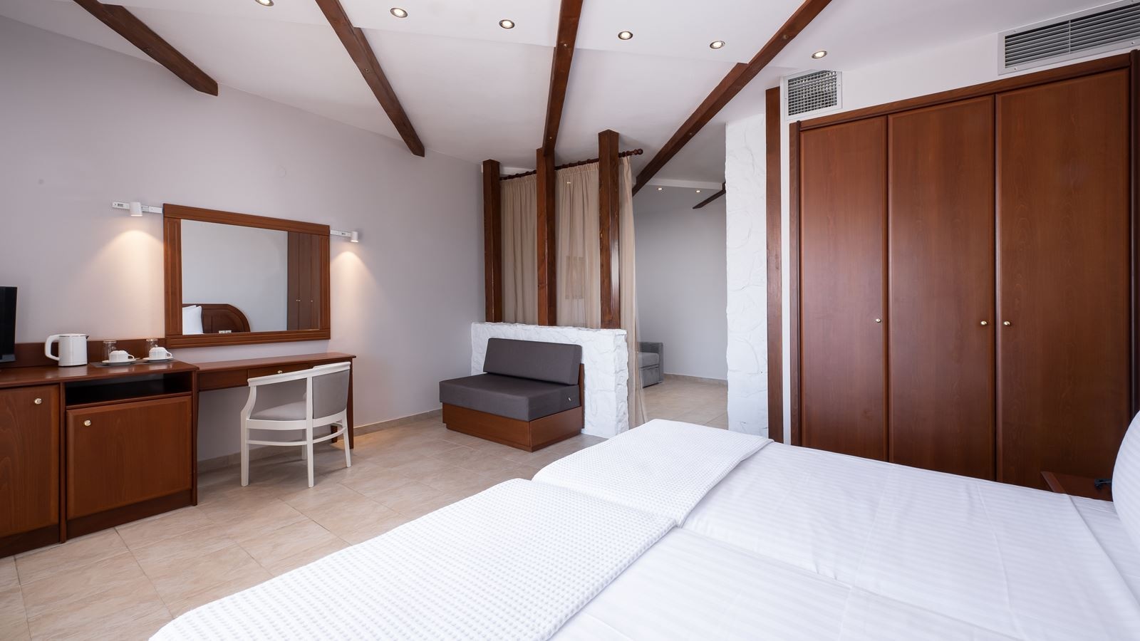 rooms-family-room-garden-view