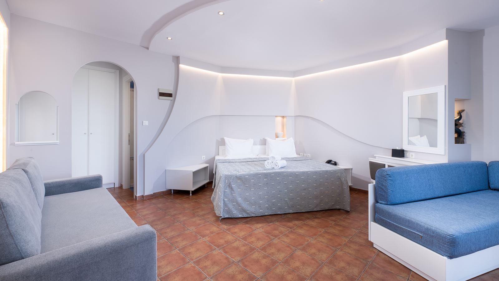 rooms-family-room-sea-view