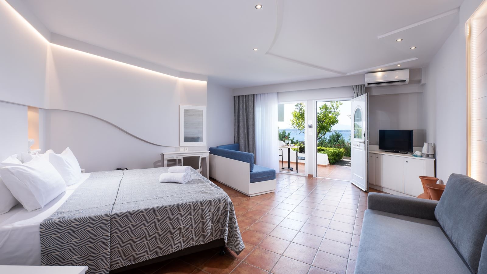 rooms-family-room-sea-view