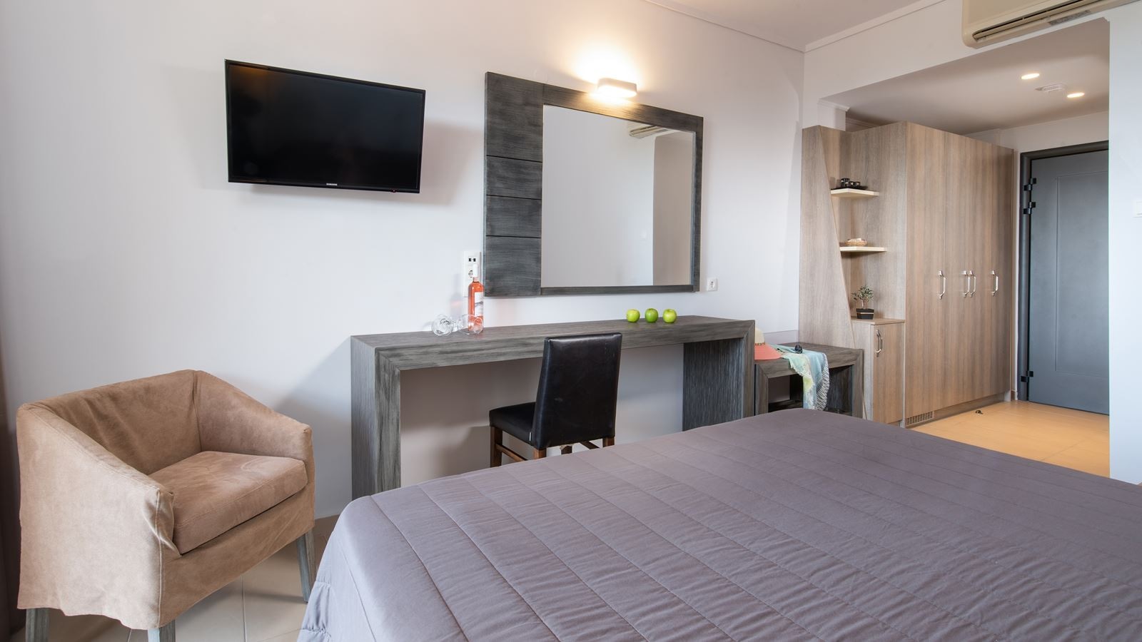 rooms-deluxe-double-land-view