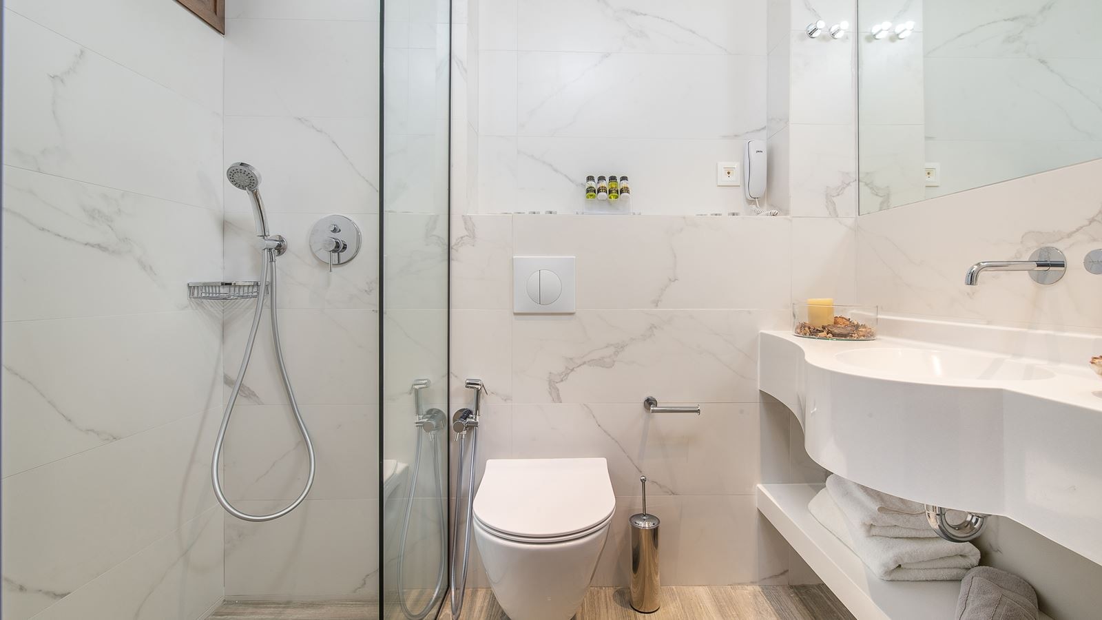 rooms-deluxe-double-side-sea-view