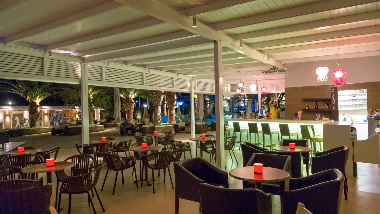 bars-korali-pool-bar