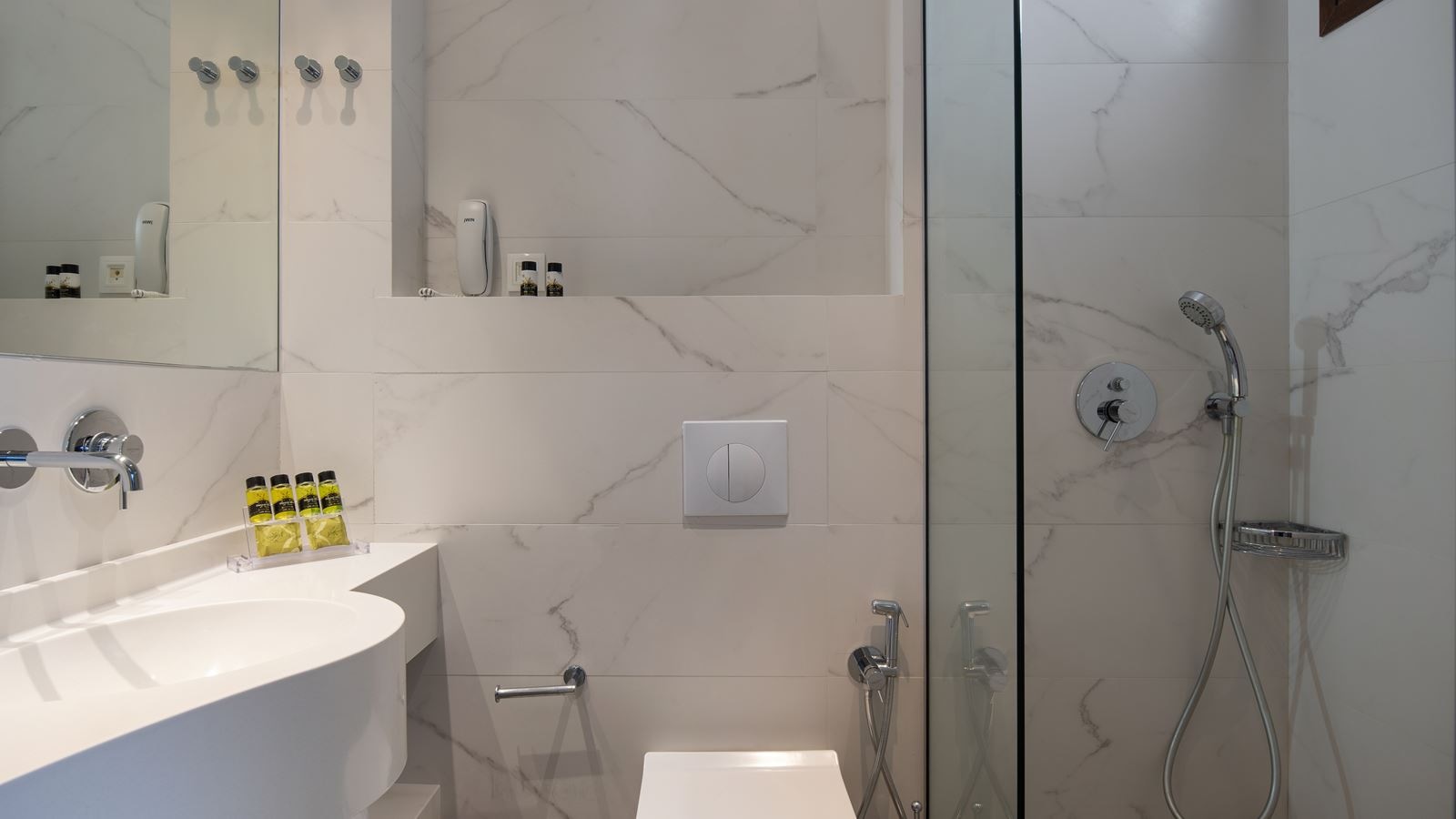 rooms-deluxe-family-land-view