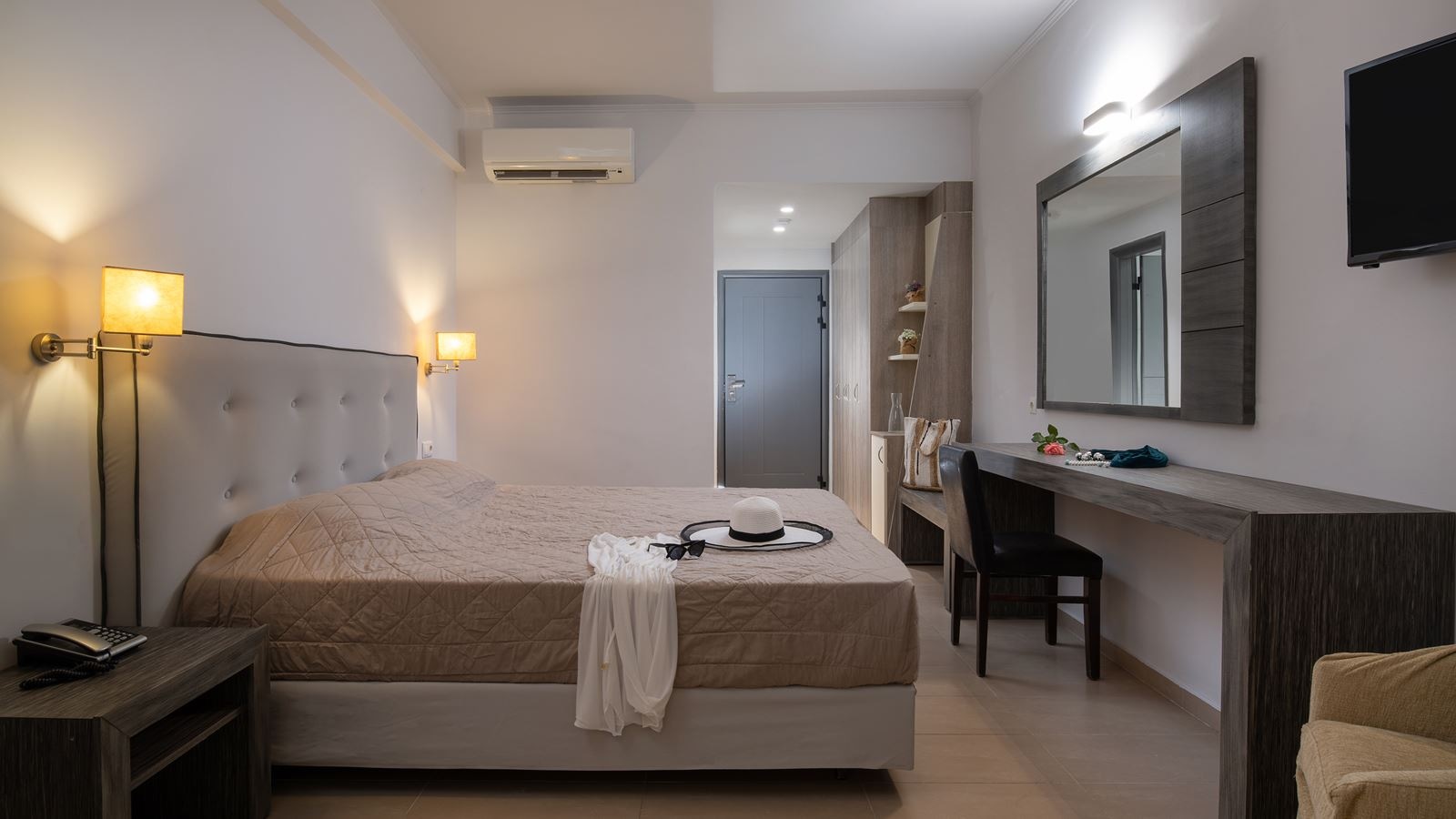 rooms-deluxe-family-land-view