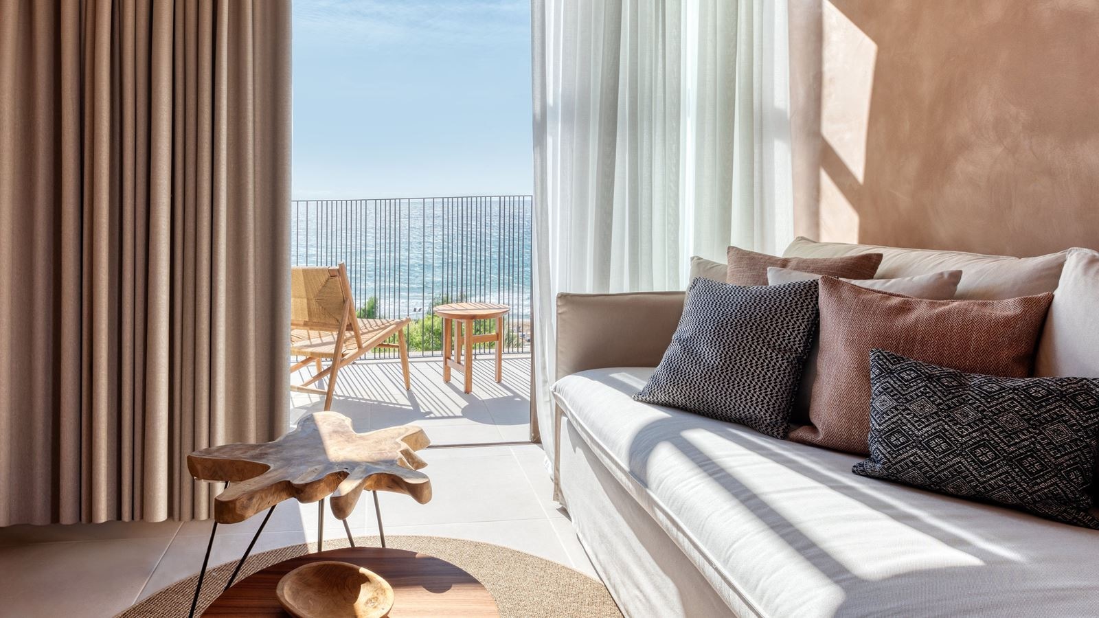 rooms-sapphire-junior-suite