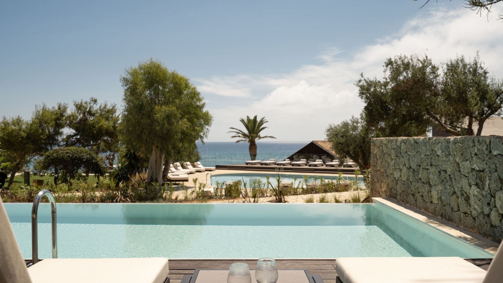 rooms-sapphire-junior-suite-with-swim-up-pool