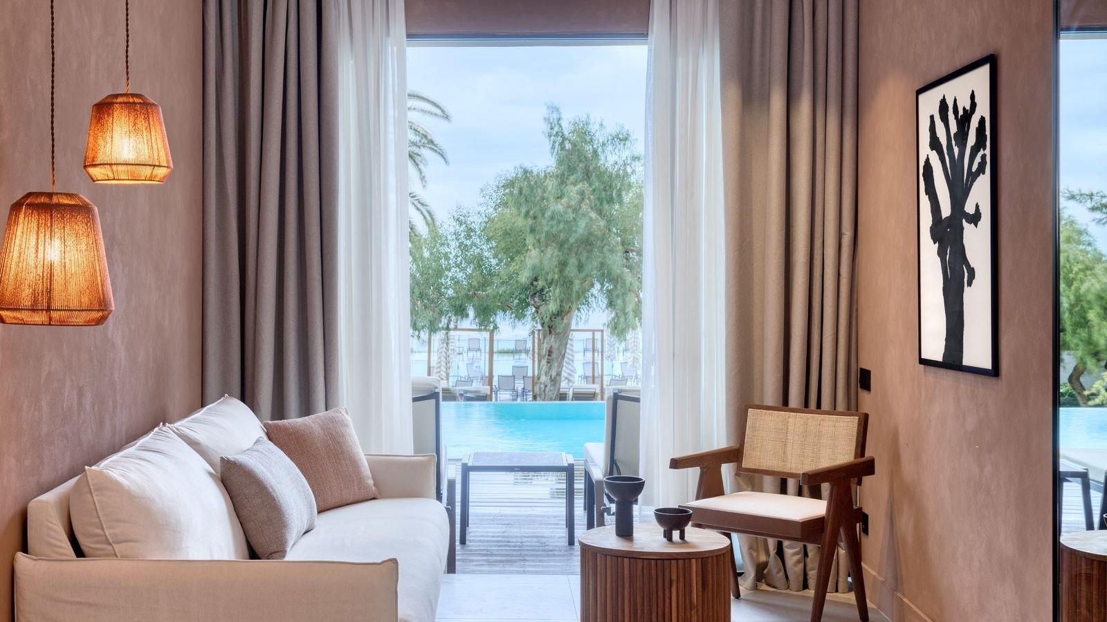 rooms-sapphire-sublime-family-retreat-with-swim-up-pool