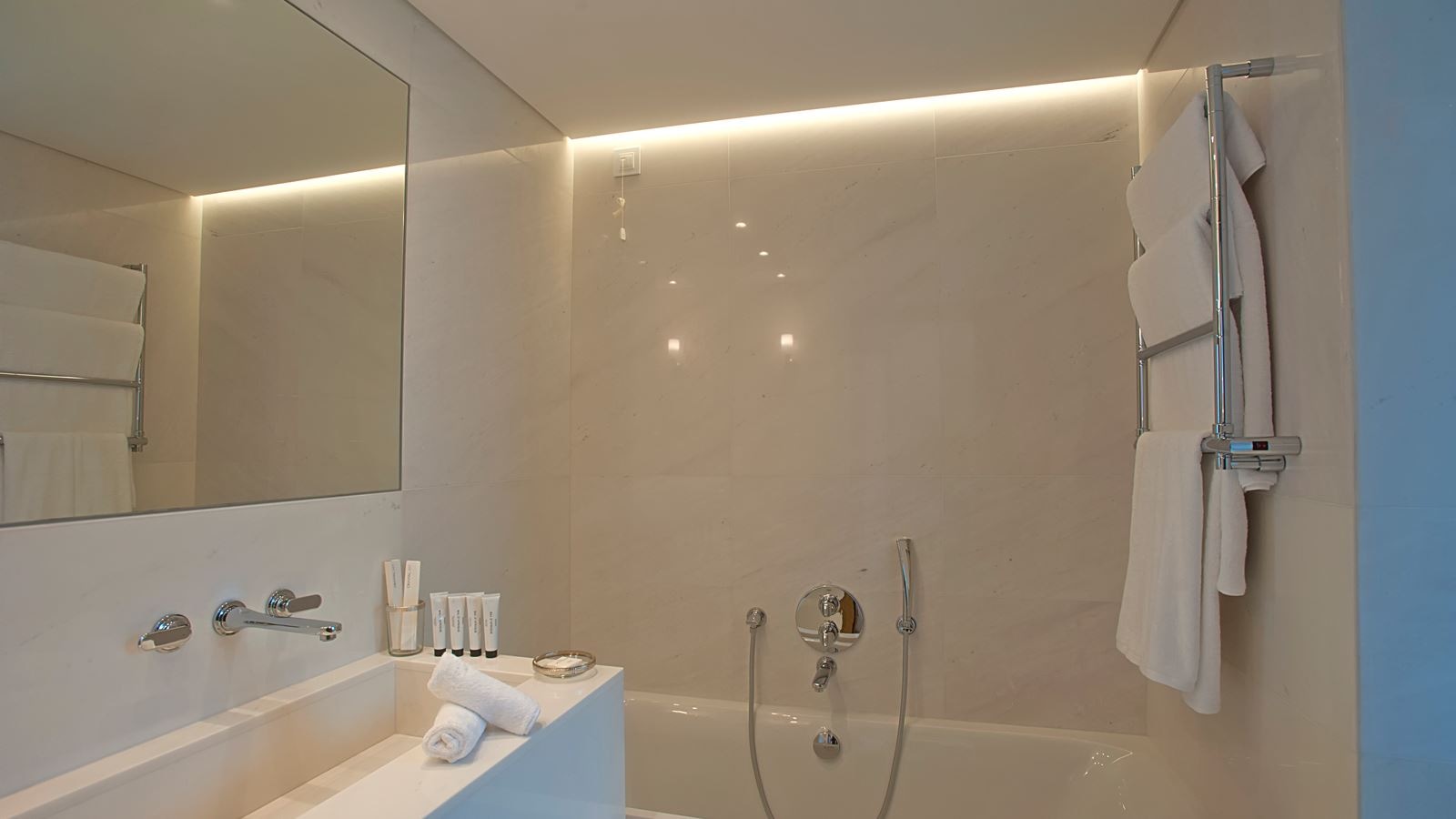 rooms-grand-pavilion-garden-view-with-jacuzzi-and-private-pool