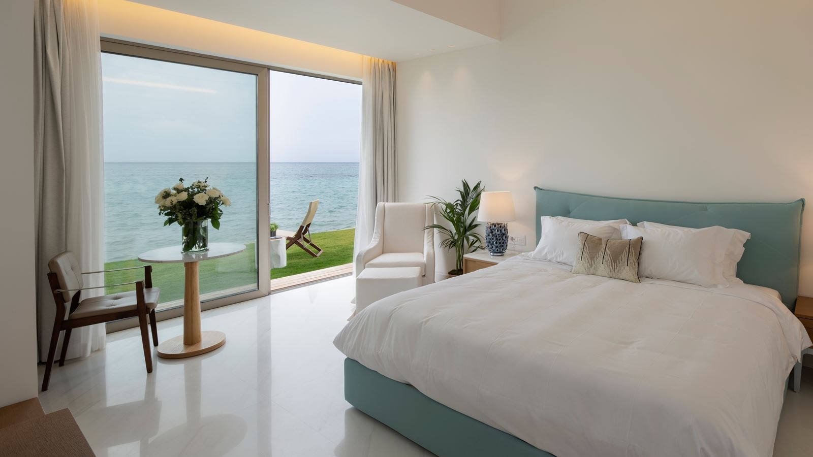 rooms-grand-pavilion-waterfront-with--private-pool