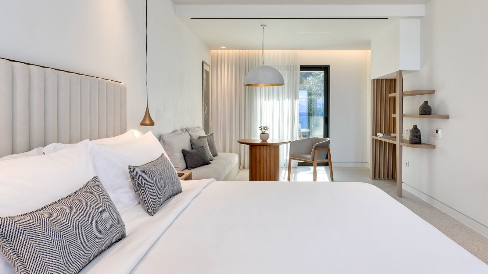 rooms-grand-opal-suite-sea-view