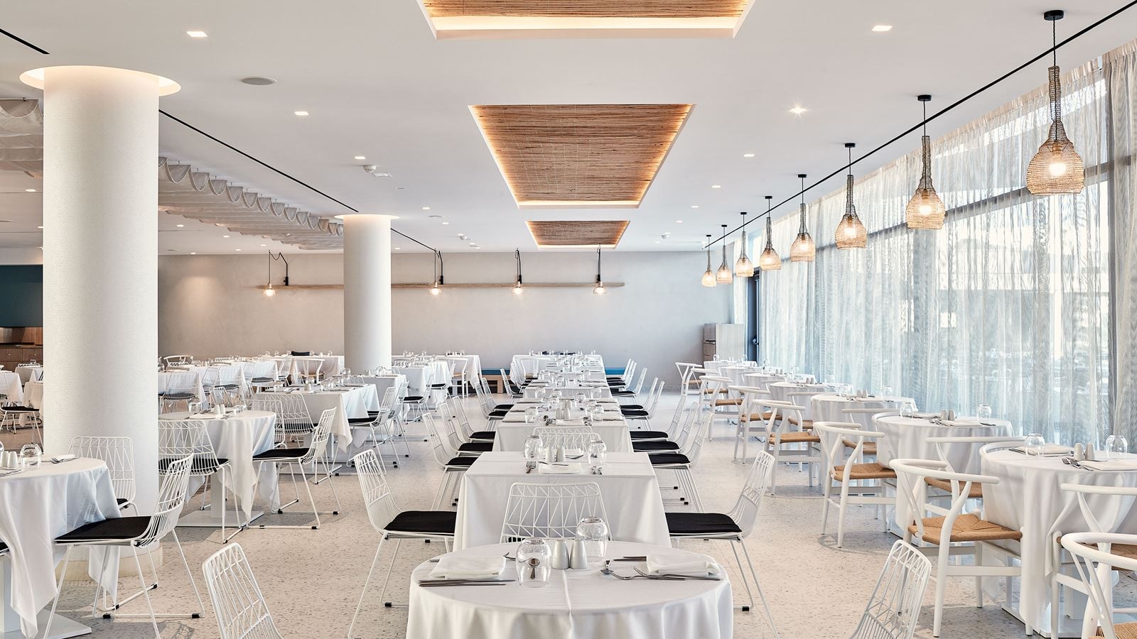 restaurants-mesogeios-main-restaurant