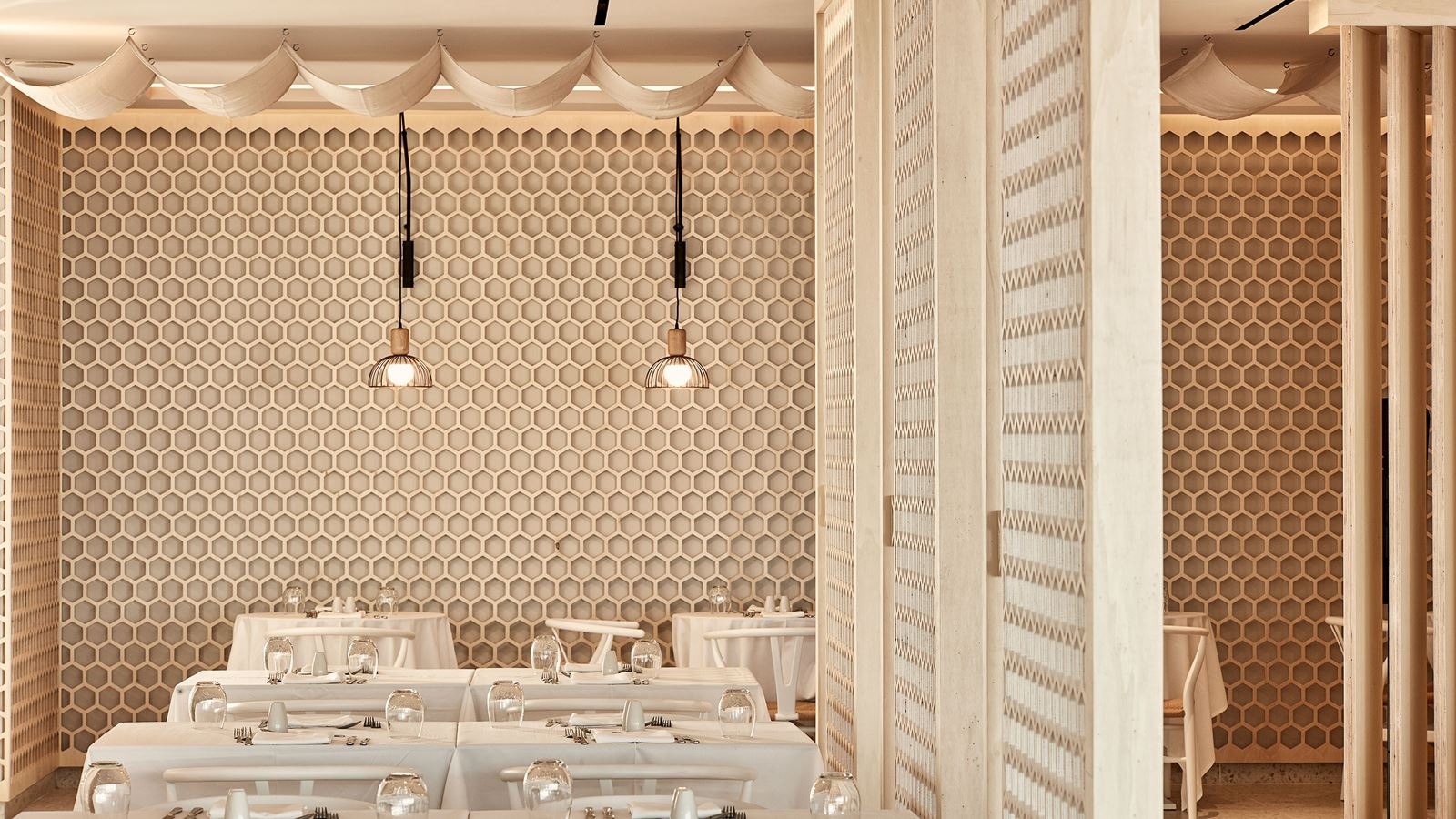 restaurants-mesogeios-main-restaurant