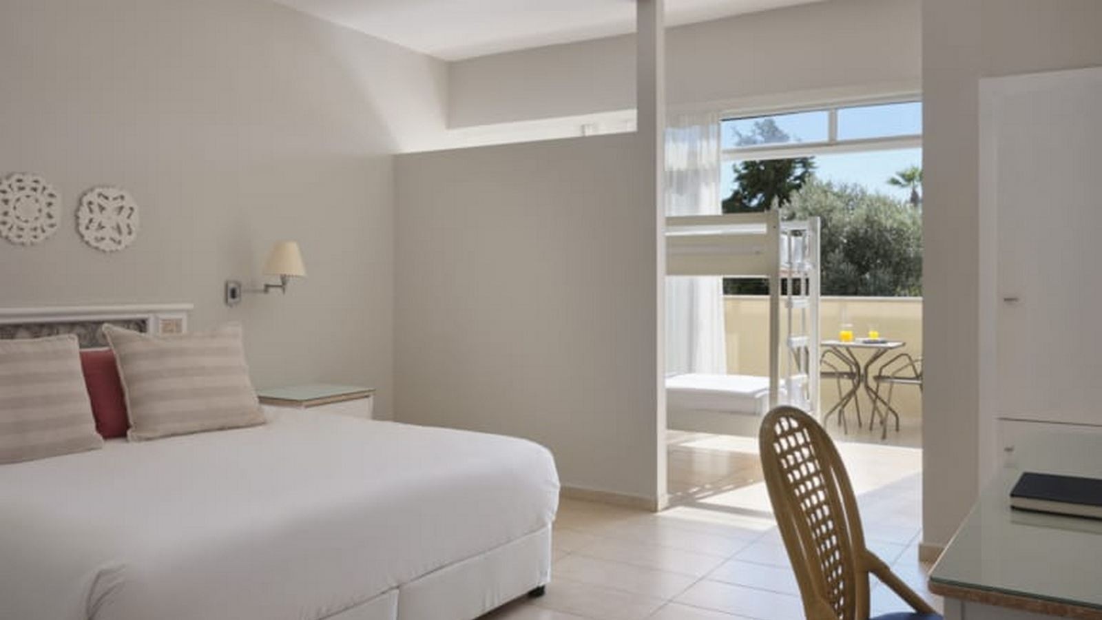 rooms-family-room-with-partition-inland-view