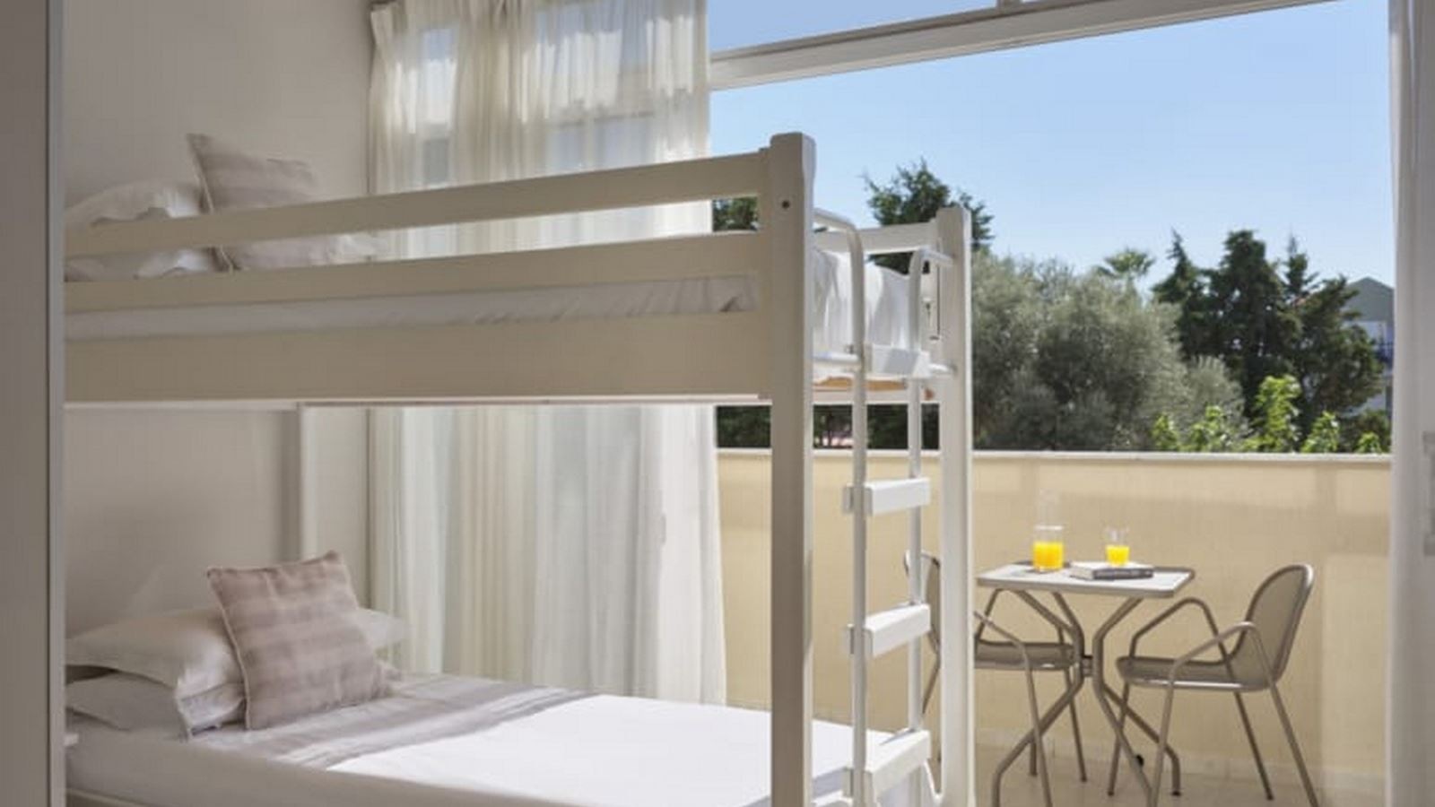 rooms-family-room-with-partition-inland-view