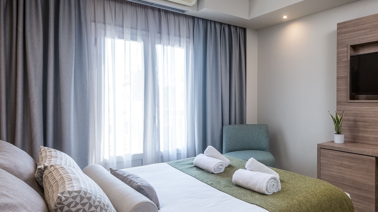 rooms-family-suite-garden-view-terrace-or-balcony