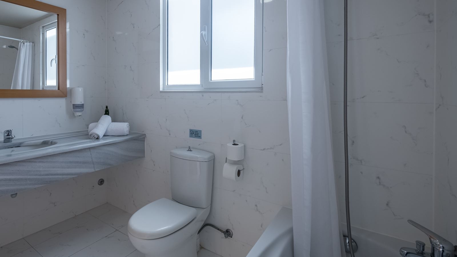 rooms-deluxe-duplex-family-room-garden-view