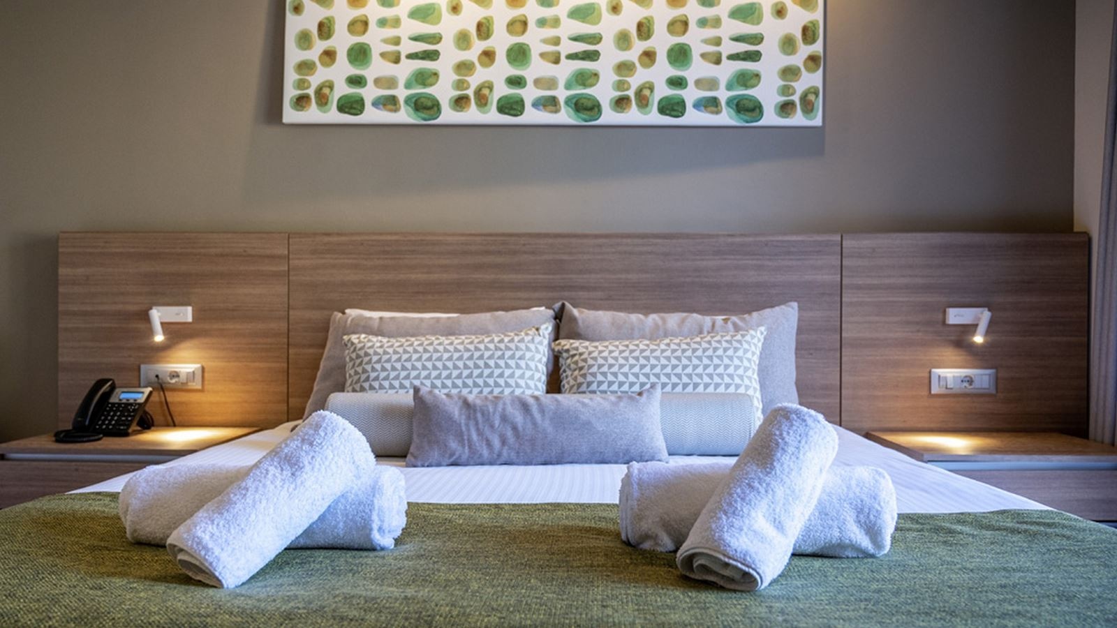 rooms-double-room-with-shared-pool