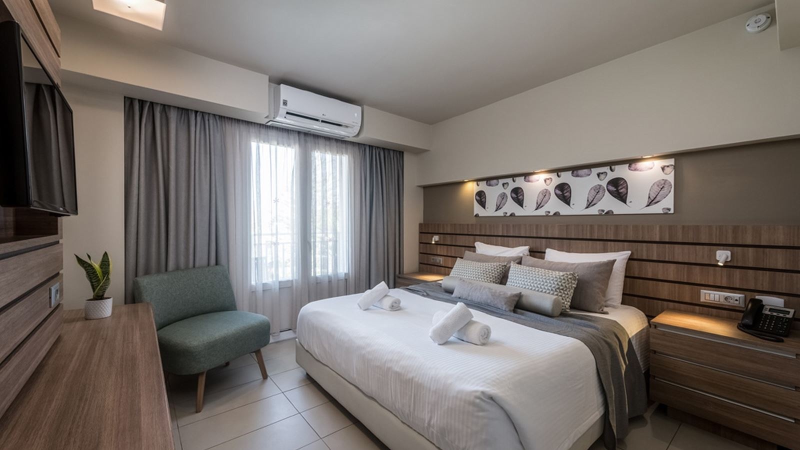 rooms-family-garden-view