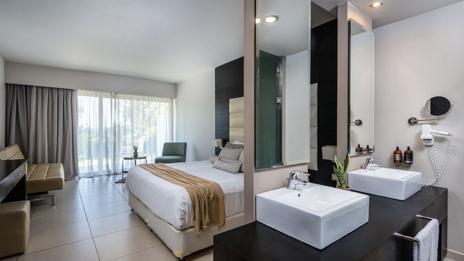 rooms-superior-triple-sea-view