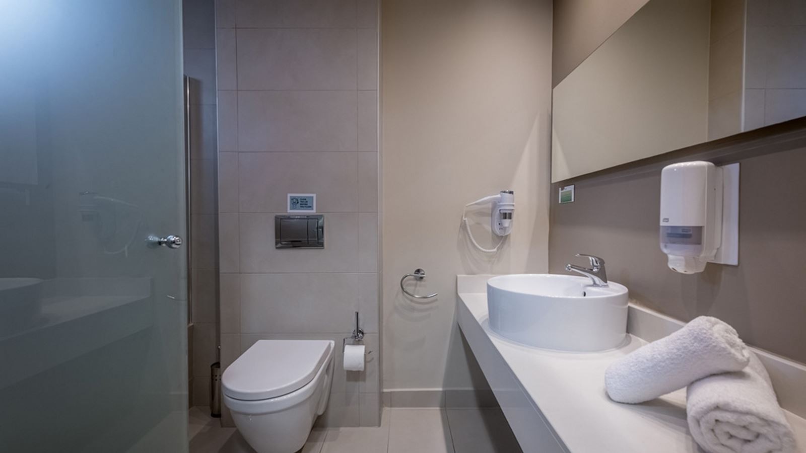 rooms-family-garden-view