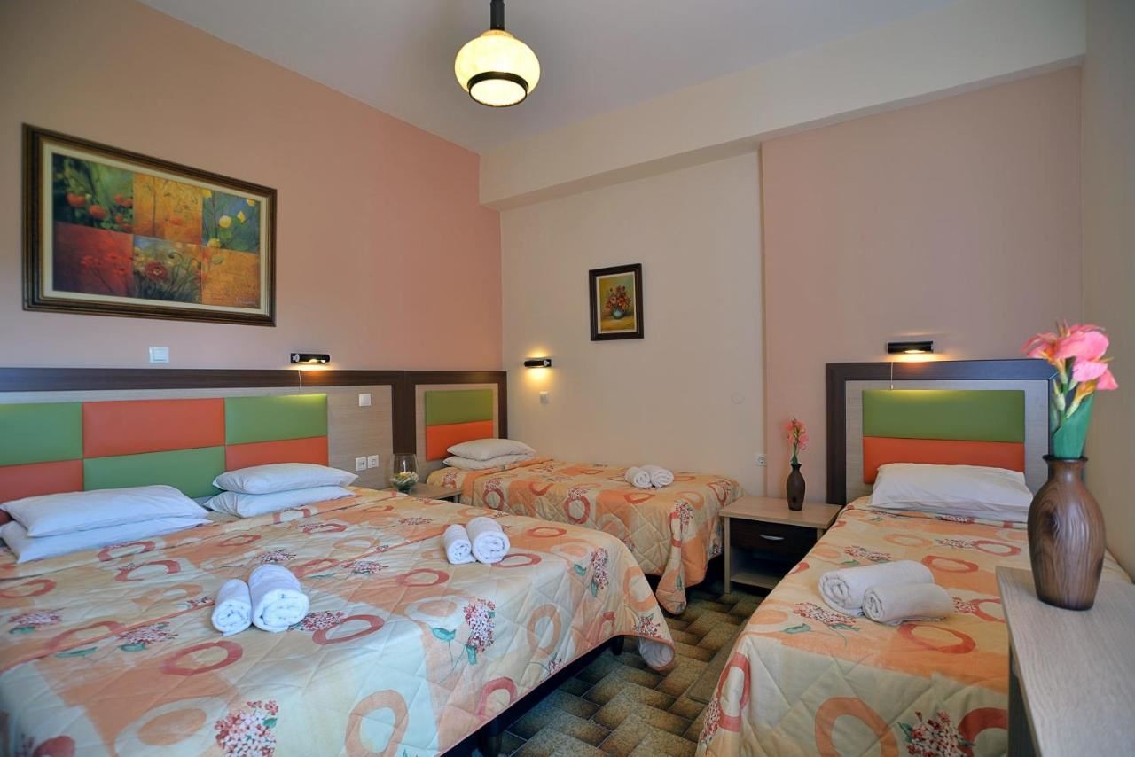 rooms-quadruple-room