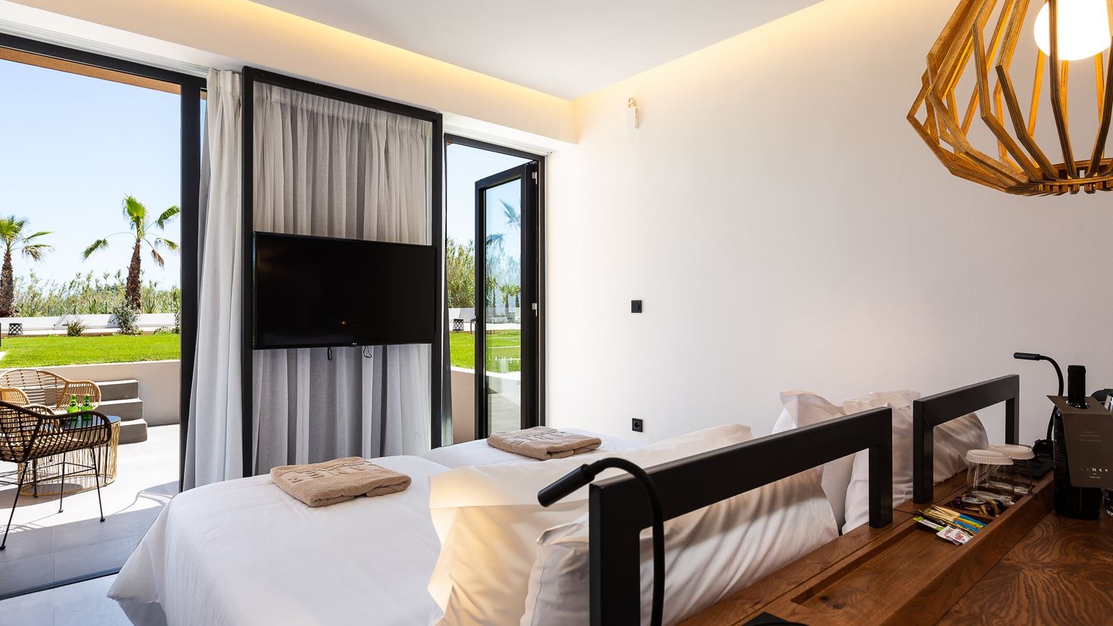 rooms-double-room-garden-level-with-outdoor-jetted-tub