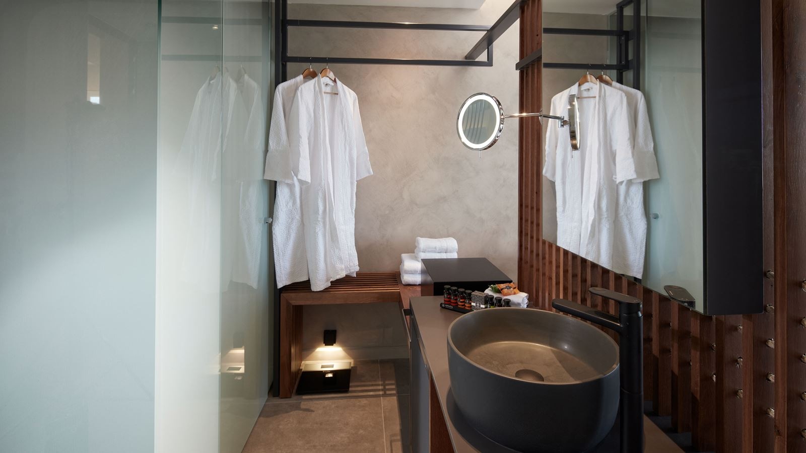 rooms-standard-room-with-partial-sea-view