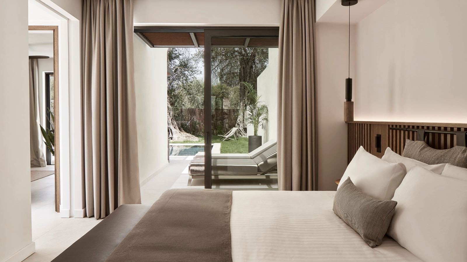 rooms-executive-suite-with-private-pool