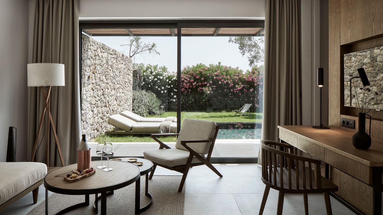 rooms-ionian-beachfront-suite