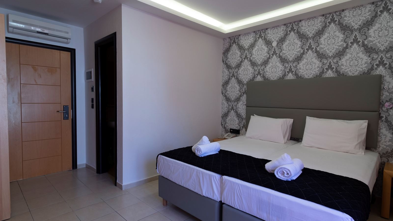 rooms-room-premium-garden--or-poolview