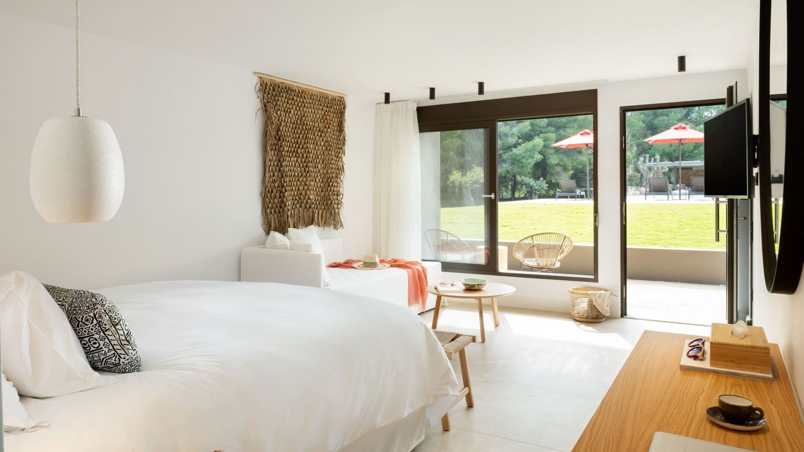rooms-familysuite-gardenview