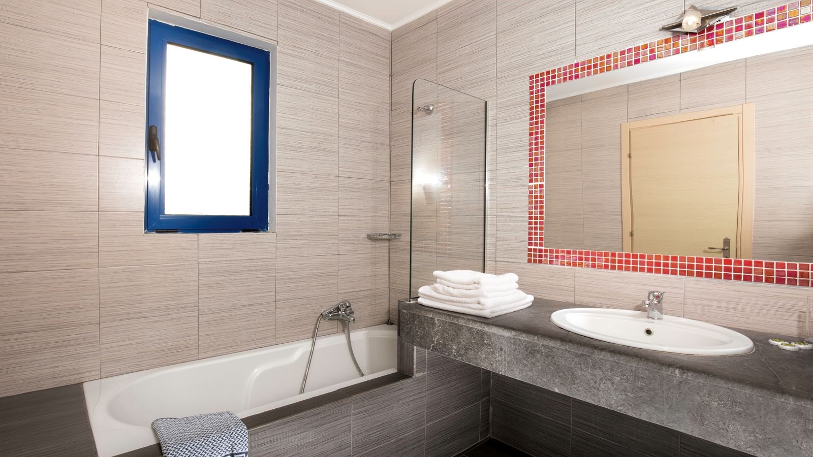 rooms-studio-superior-sideseaview-balcony-or-terrace