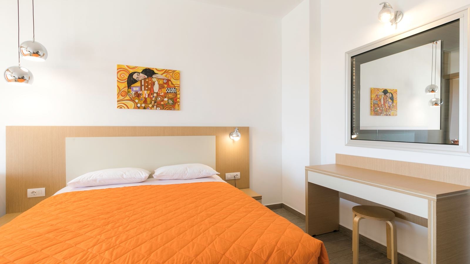 rooms-junior-suite-sideseaview-balcony-or-terrace