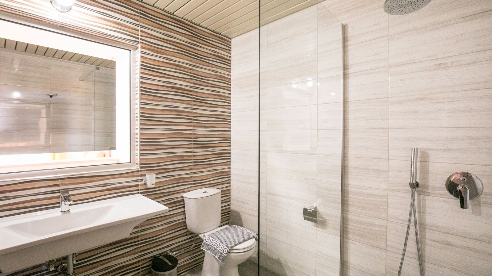 rooms-junior-suite-sideseaview-balcony-or-terrace