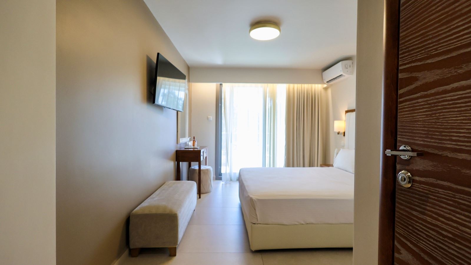 rooms-room-superior-double-partialseaview