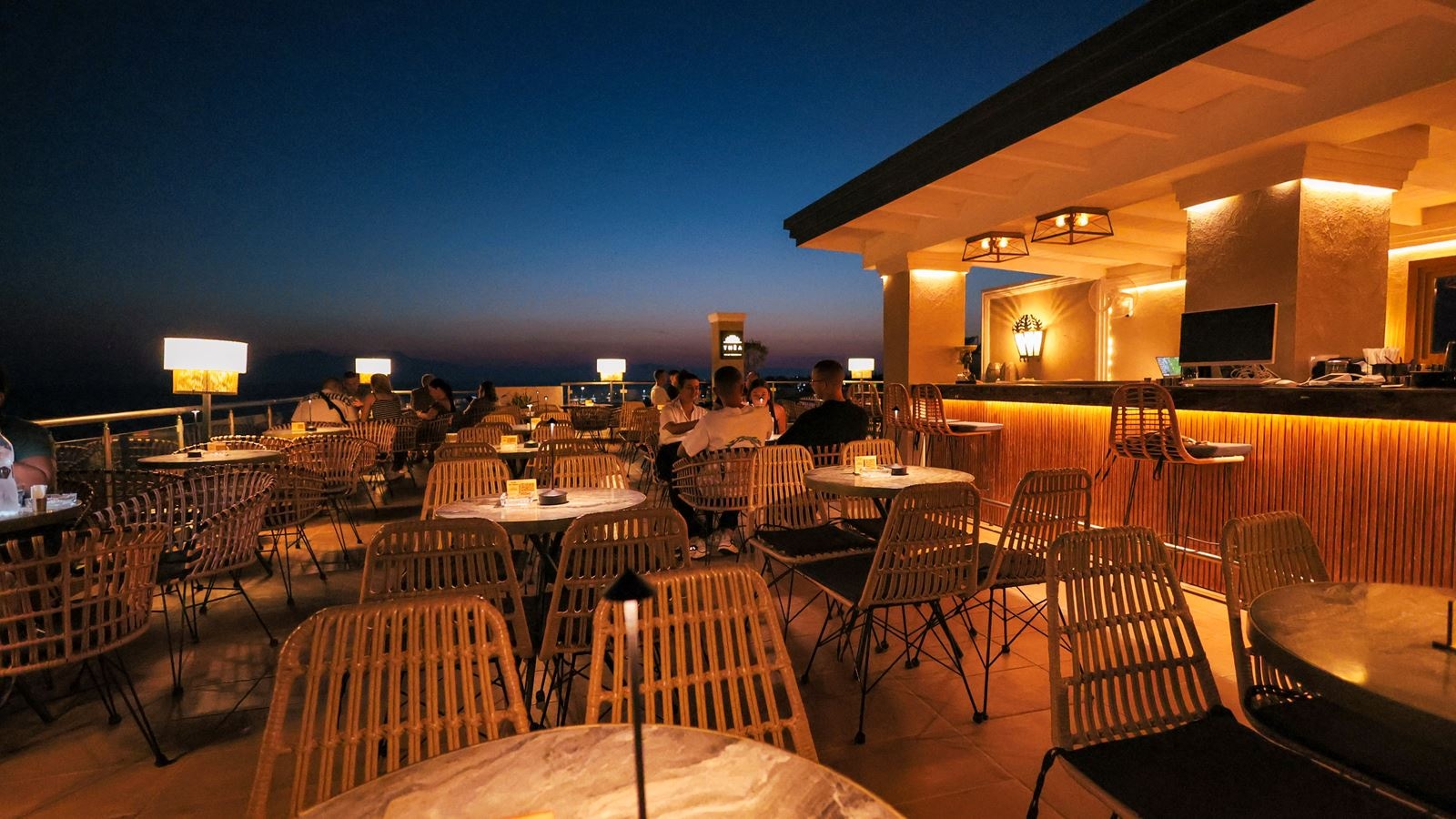 bars-roof-garden-open-bar