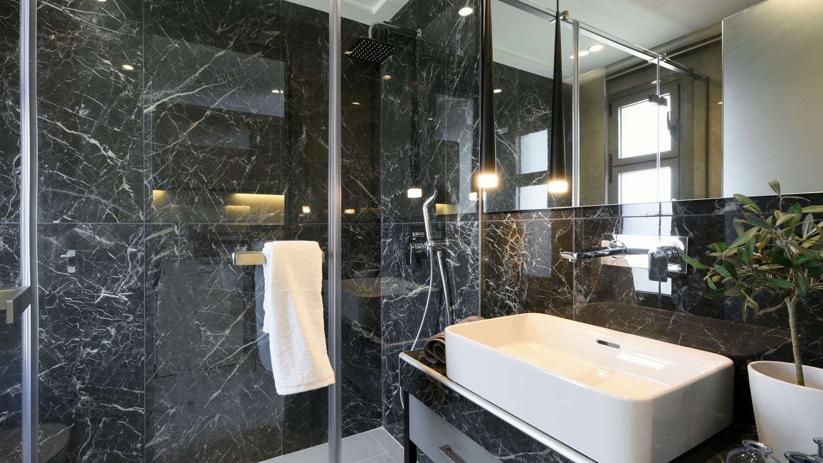 rooms-premier-loft-plus-pool-view