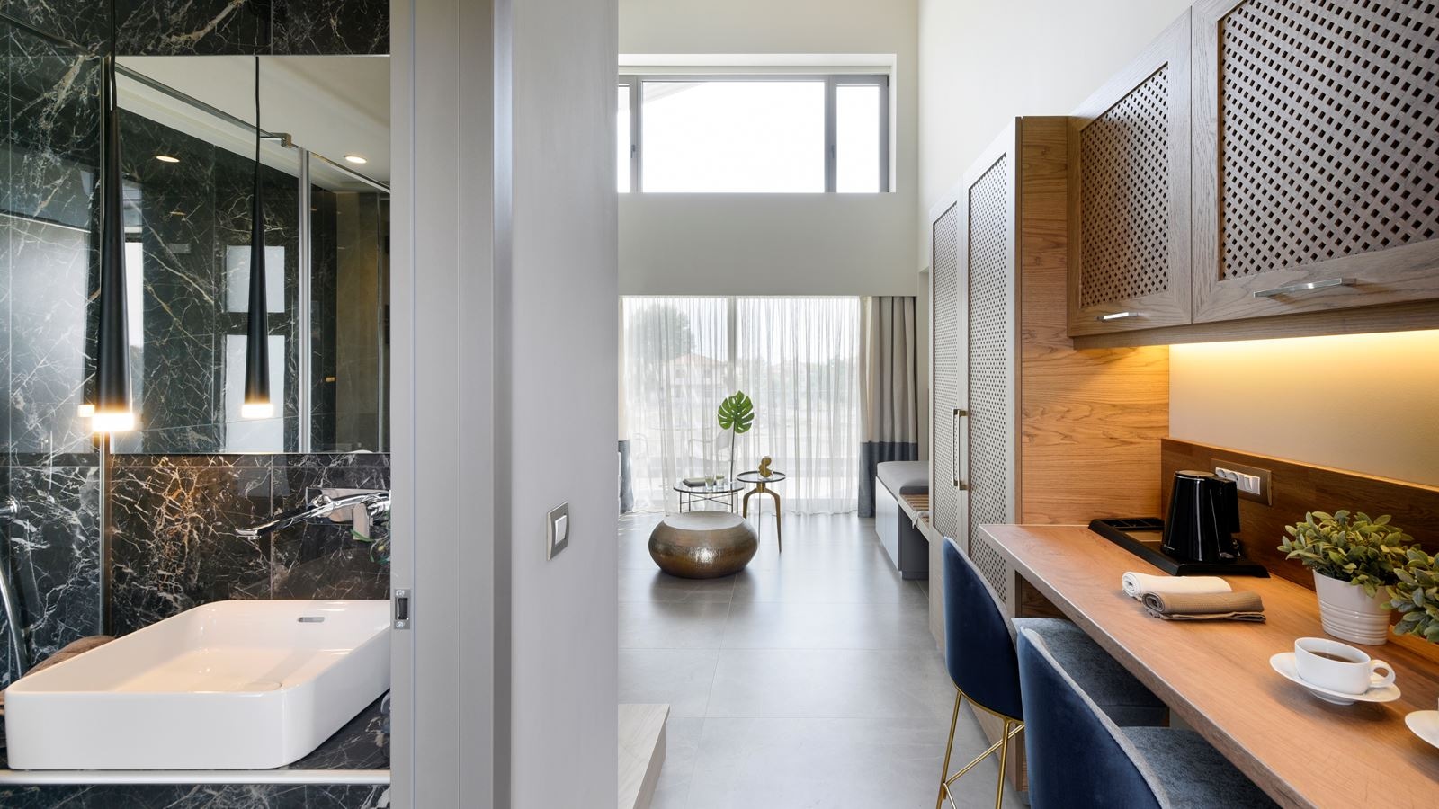 rooms-premier-loft-plus-pool-view