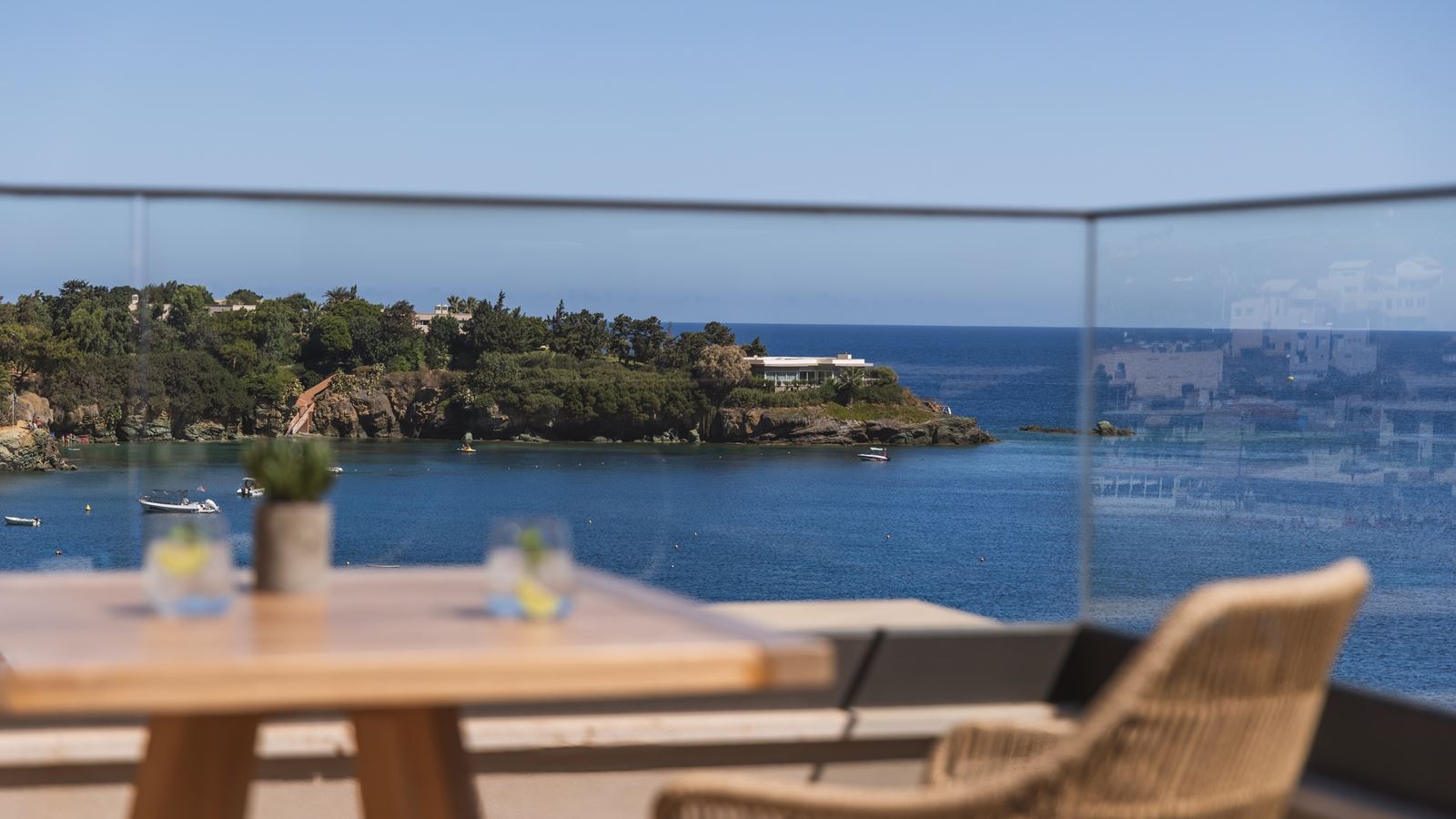 rooms-moonstone-suite-sea-view-no-plunge-pool