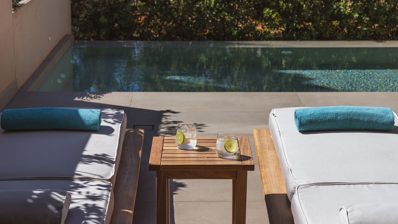 rooms-black-pearl-maisonette-plunge-pool-mountain-view